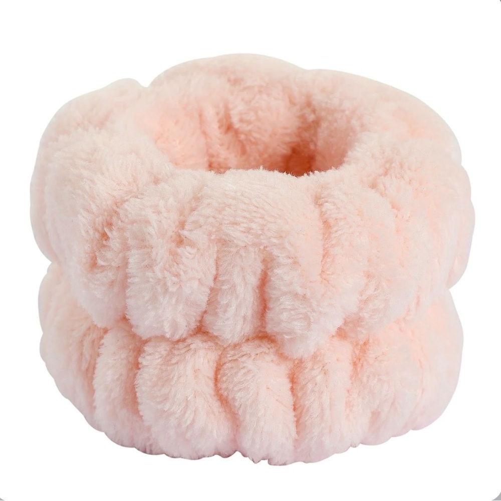 LURELLA COSMETICS
Hand Bands